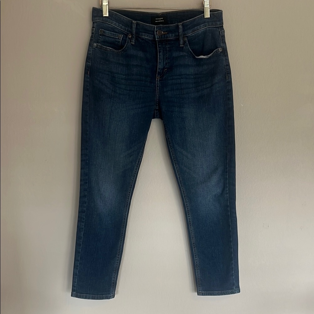 Banana Republic Girlfriend Mid-Rise Blue Jeans. Size 27/4 Petite